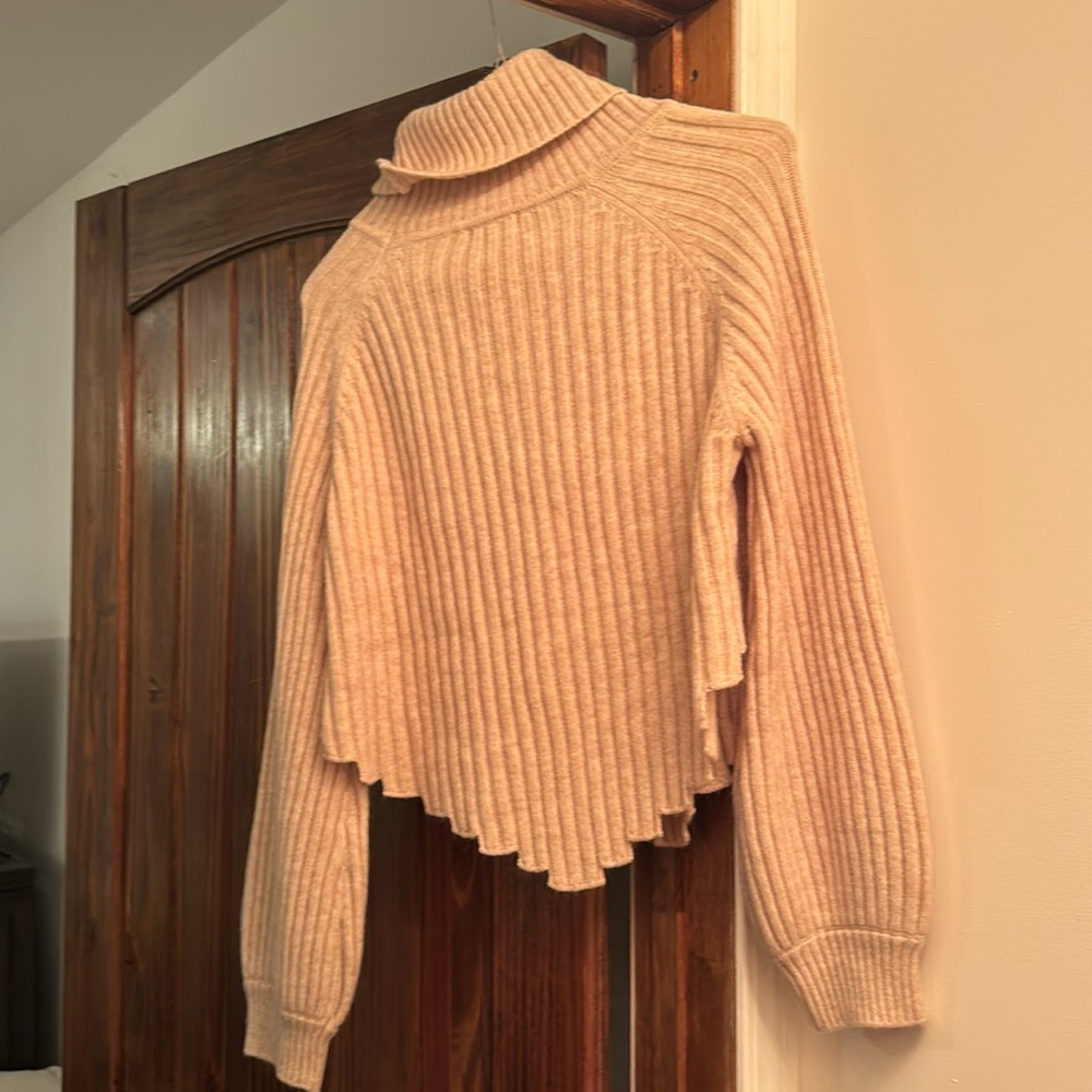 Cropped Sweater - Picture 2 of 3